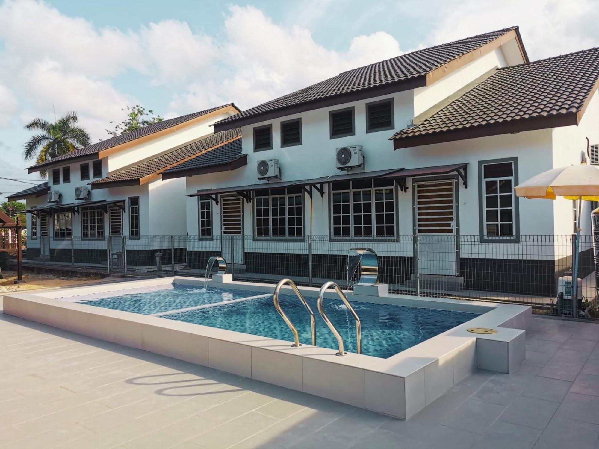 Nazza Homestay Besut With Swimming Pool Kampung Raja Zewnętrze zdjęcie